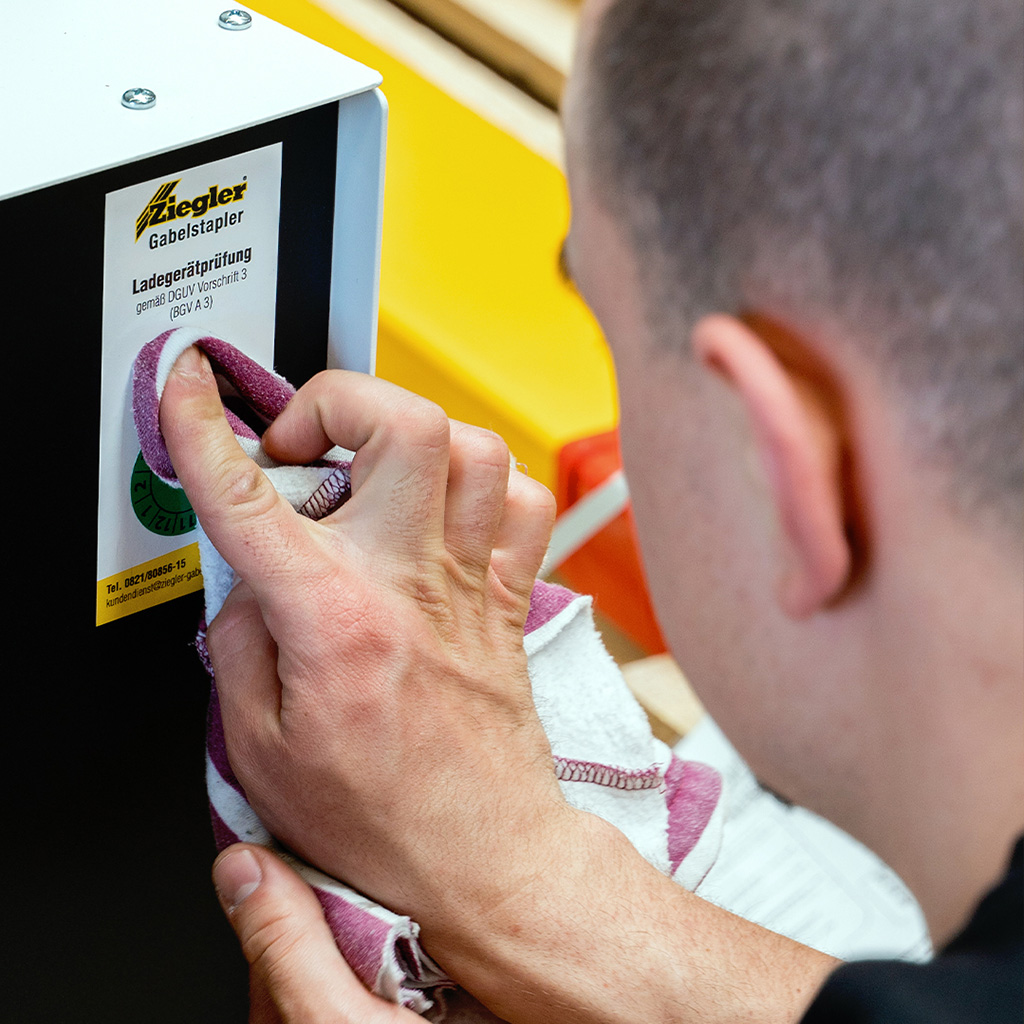 Ziegler Gabelstapler Service Kundendienst Pruefausfkleber 1014px